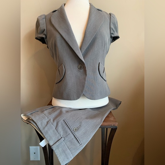 BCBG Maxazria cap sleeve “coco” suit - Picture 6 of 12